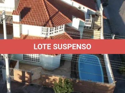 LOTE 001 - Excelente Imóvel: Casa com 04 dormitórios e piscina, Rua Três de Outubro nº 540 no Bairro Olaria em Camaquã/RS