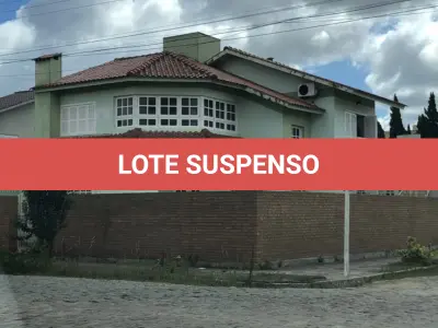 LOTE 001 - Excelente Imóvel: Casa com 04 dormitórios e piscina, Rua Três de Outubro nº 540 no Bairro Olaria em Camaquã/RS