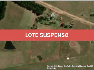 LOTE 003 - UMA FRAÇÃO DE CAMPO, com área de 5,3217 ha, encerrada num perímetro de 955,73 m, denominada Área de Fontouras - Gleba C, situado no 5º Subdistrito deste Município. Construção: 01 (uma) casa de material coberta de telhas, galpão e mangueiras, cercado para plantação, arvoredo frutífero, tapadas a cinco e seis fios de arame, com madeira de lei.