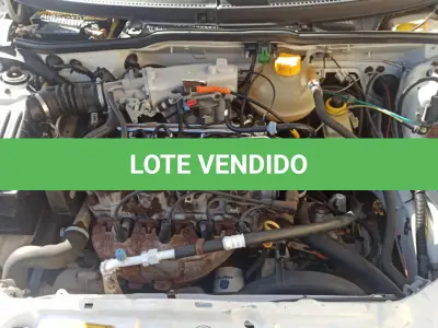 LOTE 001 - Automóvel Marca: GM / Chevrolet - Modelo: Corsa Classic - Ano/Modelo: 2002/2003 - 04 portas - 05 Passageiros - 60 CV - Cor:  Branca