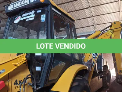 LOTE 008 - Retroescavadeira Randon - Modelo RD 406 Advanced - 4X4 - Ano/Modelo: 2016/2016 - Combustível: Diesel