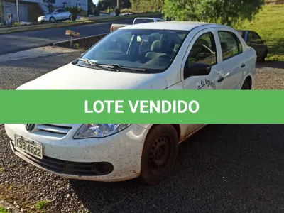 LOTE 002 - Automóvel Marca: Volkswagen - Modelo: Voyage 1.6 - Ano/Modelo:  2011/2012 - 04 portas - 05 Passageiros - 104 CV - Cor: Branca