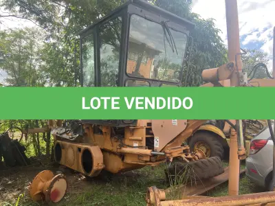 LOTE 031 - Motoniveladora, marca Case, modelo 845 B, ano 2007