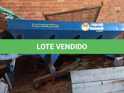 LOTE 013 - 01 Equipamento: Distribuidor de Calcário e Adubo - Marca: IAC - Modelo:  5 toneladas - Cor: Azul - Ano de Fabricação: 2008 e  01 Equipamento: Distribuidor de Calcário e Adubo - Marca: Ipacol - Cor: Vermelha - Ano de Fabricação: 2008