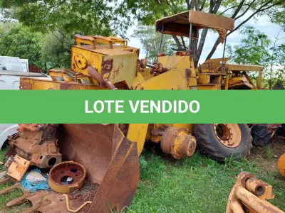 LOTE 030 - Pá carregadeira, marca Clark Michigan, modelo 55-articulada, ano 1981