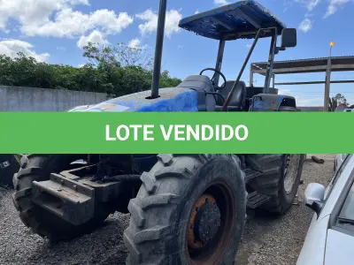 LOTE 028 - Trator New Holand