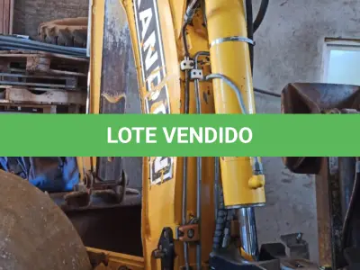 LOTE 008 - Retroescavadeira Randon - Modelo RD 406 Advanced - 4X4 - Ano/Modelo: 2016/2016 - Combustível: Diesel