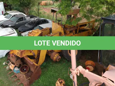 LOTE 030 - Pá carregadeira, marca Clark Michigan, modelo 55-articulada, ano 1981