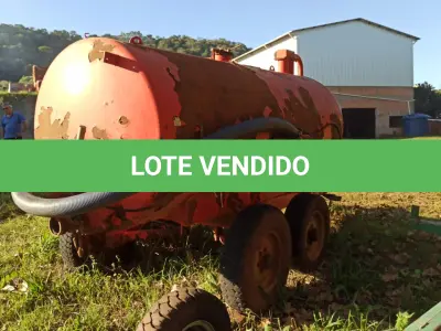 LOTE 012 - Distribuidor de Adubo Orgânico Líquido à Vácuo - Marca:  Ipacol - Modelo: DLV 4.0 RT - Capacidade: 4.000 Litros -  Cor:  Vermelha - Ano de Fabricação: 2014