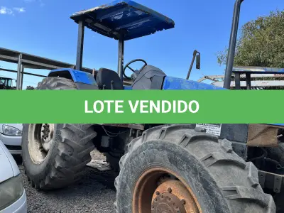 LOTE 028 - Trator New Holand