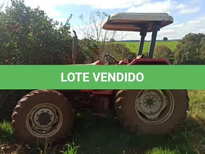LOTE 019 - Trator Agrícola Mahindra - Modelo 8000 4WD 75 CV - 4X4 - Ano/Modelo: 2013/2013 - Cor: Vermelha