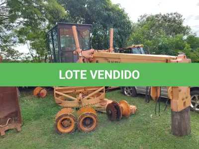 LOTE 031 - Motoniveladora, marca Case, modelo 845 B, ano 2007