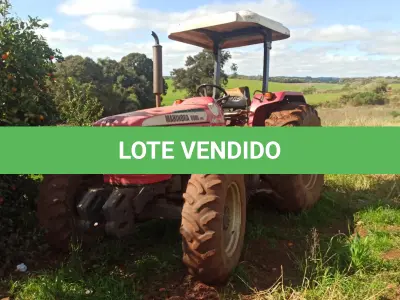 LOTE 019 - Trator Agrícola Mahindra - Modelo 8000 4WD 75 CV - 4X4 - Ano/Modelo: 2013/2013 - Cor: Vermelha