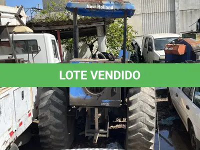 LOTE 028 - Trator New Holand