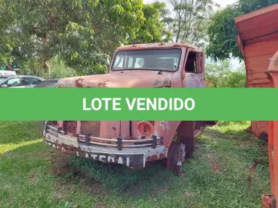 LOTE 016 - Veículo tipo cavalo mecânico, marca Scania, modelo L 111 S