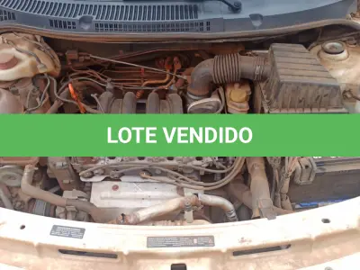 LOTE 003 - Automóvel Marca: Volkswagen - Modelo: Voyage 1.6 Confortline - Ano/Modelo: 2012/2013 - 04 portas - 05 Passageiros - 104 CV - Cor:  Branca