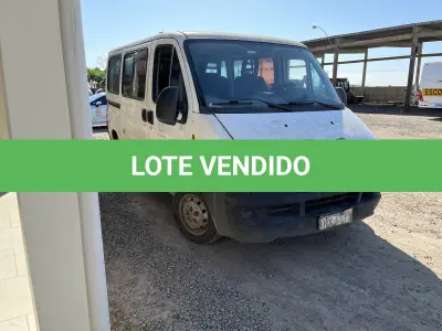 LOTE 009 - Microônibus PEUGEOT Boxer