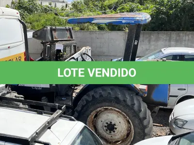 LOTE 028 - Trator New Holand