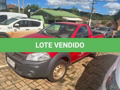LOTE 001 - Camionete FIAT STRADA WORKING 2013/2014, vermelha