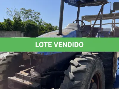 LOTE 028 - Trator New Holand