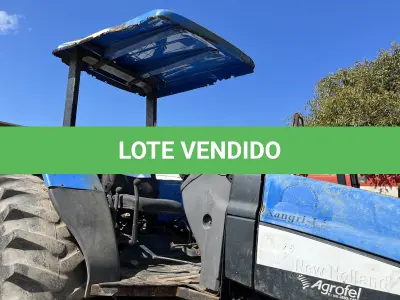 LOTE 028 - Trator New Holand