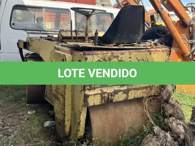 LOTE 010 - Rolo compactador Dynapac CG 11 Ano 1981