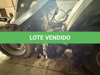 LOTE 002 - TRATOR AGRICOLA (em estado de sucata, com documento e emplacamento), MARCA AGRALE, MODELO 5085.4, COR PRATA, ANO DE FABRICAÇÃO/MODELO 2008,