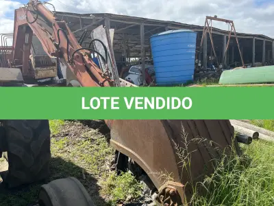 LOTE 011 - Escavadeira Poclain LC 80 CASE Ano 1990