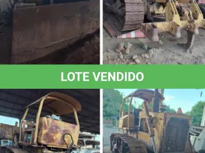 LOTE 014 - Trator esteira Caterpillar D-6 ano 1990 cor amarela, cod. patrimônio 30957, em funcionamento