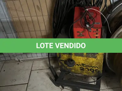 LOTE 006 - Lote de sucata de reatores (aproximadamente 35 unidades) e sucata de um aparelho de solda com carregador de bateria.