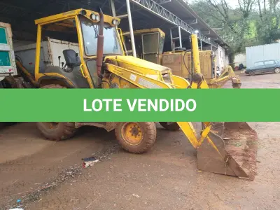 LOTE 008 - Retroescavadeira Randon - Modelo RK 406B - 4X2 - Ano/Modelo: 2010/2010 - 82 HP - Combustível: Diesel