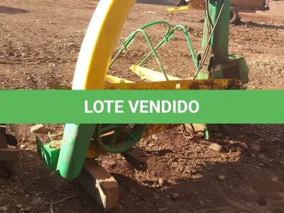 LOTE 014 - 02 (duas) Colhedoras de Forragens - Marcas: JF - Modelo: C-120 - Série: ADBJ-004862 - Cor: Verde e Amarelo