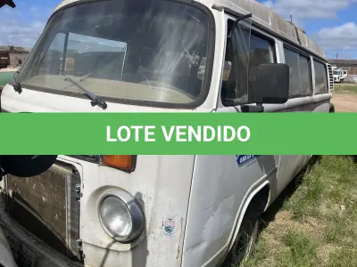 LOTE 005 - Camioneta Volkswagem Kombi, Ano/Modelo 2008, Capacidade 09 pessoas
