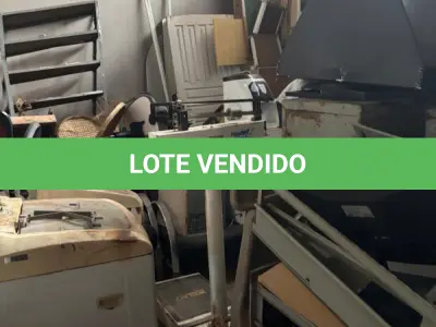 LOTE 014 - Lote de inservíveis: de informática/escritório/saúde/escola, moveis e utensílios em geral.
