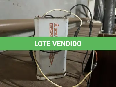 LOTE 006 - Lote de sucata de reatores (aproximadamente 35 unidades) e sucata de um aparelho de solda com carregador de bateria.
