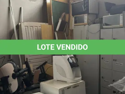 LOTE 014 - Lote de inservíveis: de informática/escritório/saúde/escola, moveis e utensílios em geral.