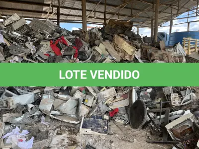 LOTE 017 - Sucata diversas de mobiliários de escritório, médico hospitalar e eletrônicos.