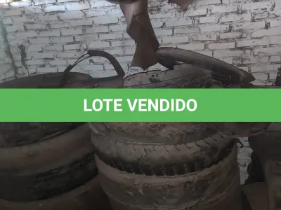 LOTE 013 - Lote de sucata de pneus, diversas marcas, modelos e bitolas e restos de ferro.