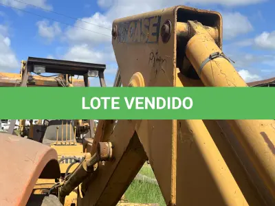 LOTE 012 - Retroescavadeira Case 580H Ano 1987