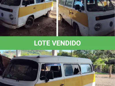 LOTE 007 - Kombi Volkswagen, cor branca, ano/modelo 2005/2005.