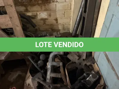 LOTE 002 - TRATOR AGRICOLA (em estado de sucata, com documento e emplacamento), MARCA AGRALE, MODELO 5085.4, COR PRATA, ANO DE FABRICAÇÃO/MODELO 2008,