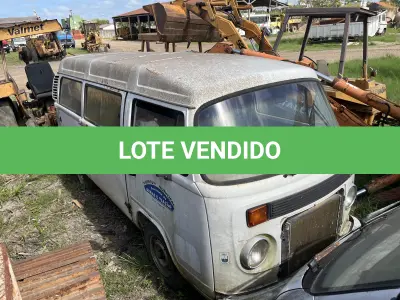 LOTE 005 - Camioneta Volkswagem Kombi, Ano/Modelo 2008, Capacidade 09 pessoas