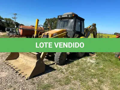 LOTE 004 - Retroescavadeira Randon cabine fechada - Motor 4.10 - 84 CV - 4X4 -  2012