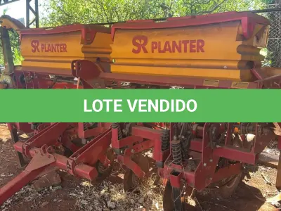 LOTE 004 - Plantadeira adubadeira de arrasto, para plantio direto, cinco linhas, para soja e milho