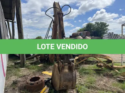 LOTE 007 - Retroescavadeira Massey Ferguson 275 - 86 Ano 1987