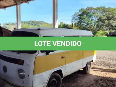 LOTE 007 - Kombi Volkswagen, cor branca, ano/modelo 2005/2005.