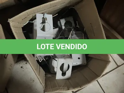 LOTE 006 - Lote de sucata de reatores (aproximadamente 35 unidades) e sucata de um aparelho de solda com carregador de bateria.