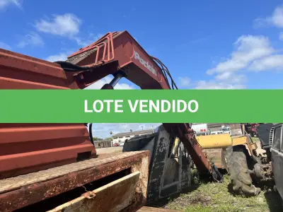 LOTE 011 - Escavadeira Poclain LC 80 CASE Ano 1990