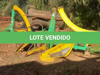 LOTE 014 - 02 (duas) Colhedoras de Forragens - Marcas: JF - Modelo: C-120 - Série: ADBJ-004862 - Cor: Verde e Amarelo