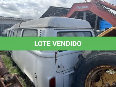 LOTE 005 - Camioneta Volkswagem Kombi, Ano/Modelo 2008, Capacidade 09 pessoas